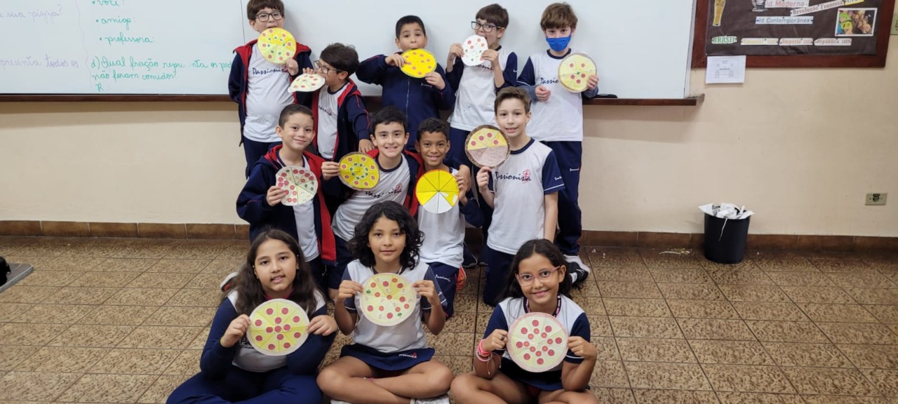 4� ano EF (Agosto) - Trabalhando com Fra��es Col�gio Passionista Santa Maria