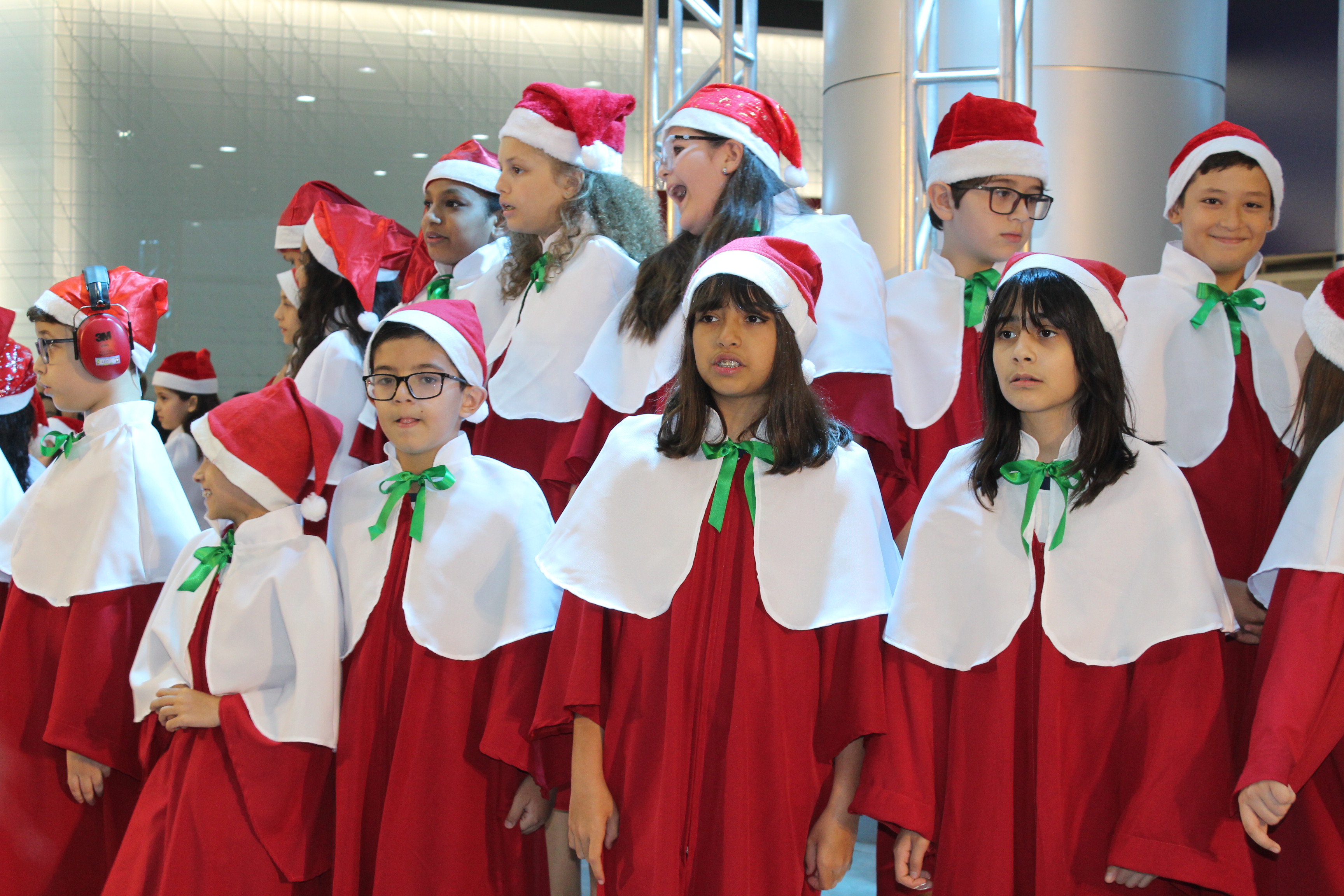 Apresenta��o do Coral Passionista no Litoral Plaza Shopping Col�gio Passionista Santa Maria