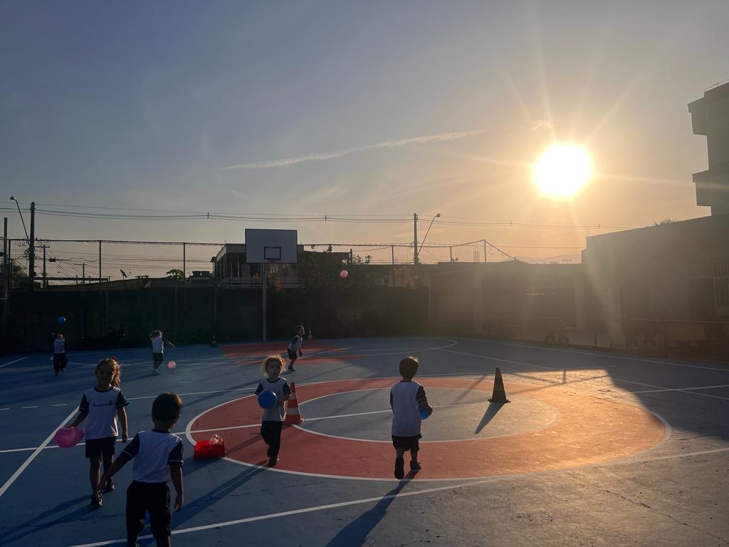 Maternal (Agosto) - Brincadeiras, pintura, parque e lanche Col�gio Passionista Santa Maria