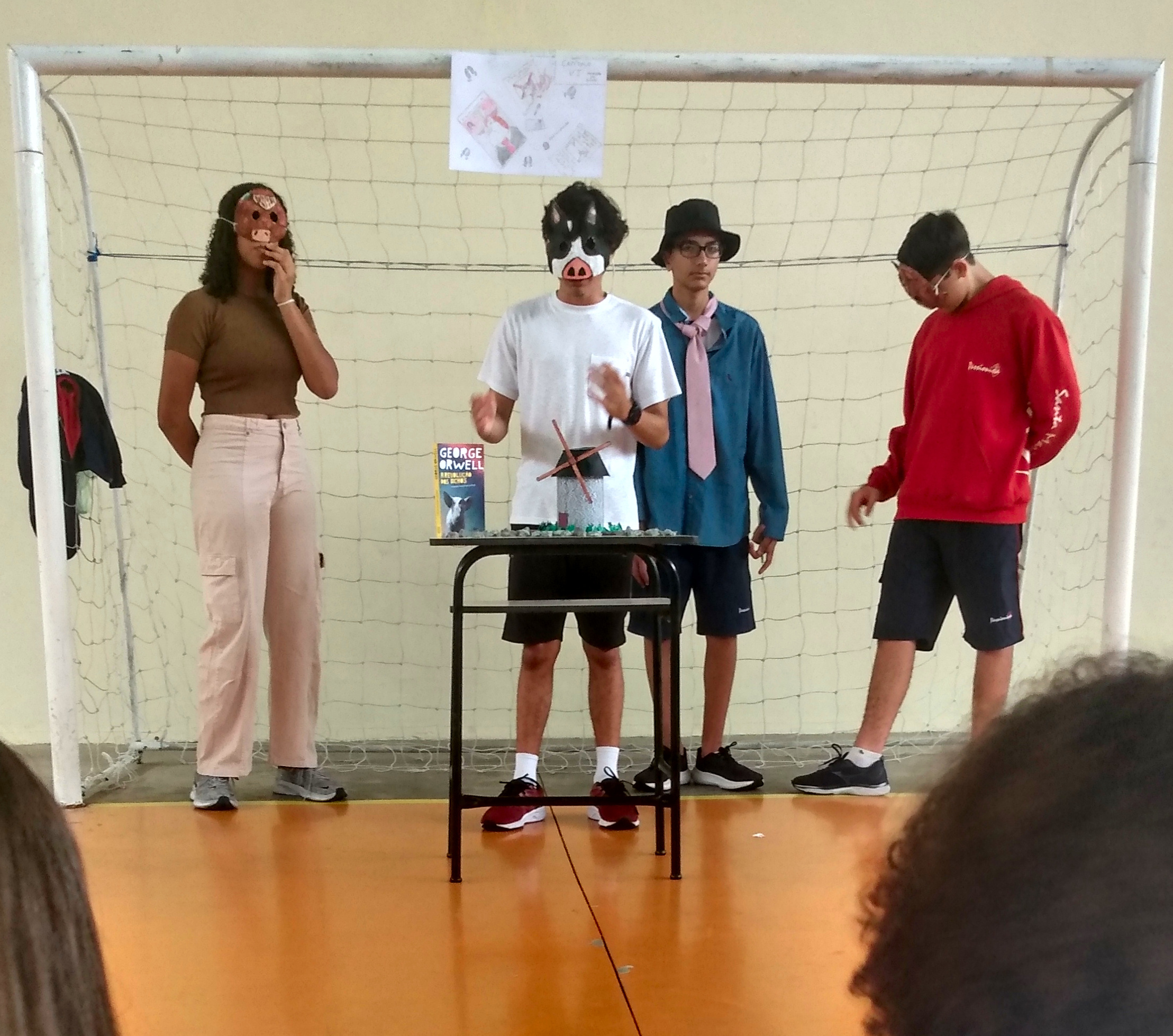 A Revolu��o dos Bichos - Anos Finais Col�gio Passionista Santa Maria